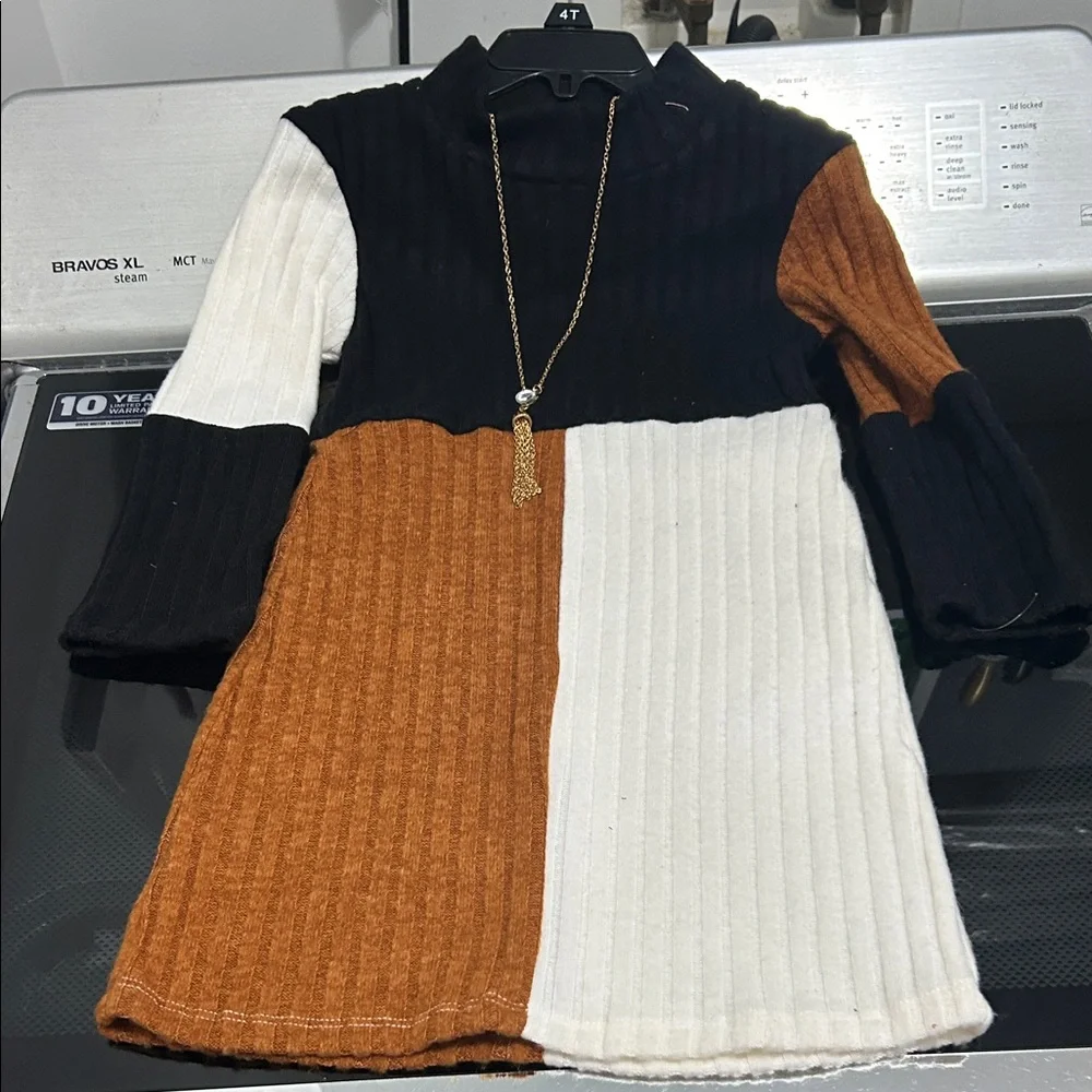 Girls size 4 color block sweater dress nwot necklace accessory